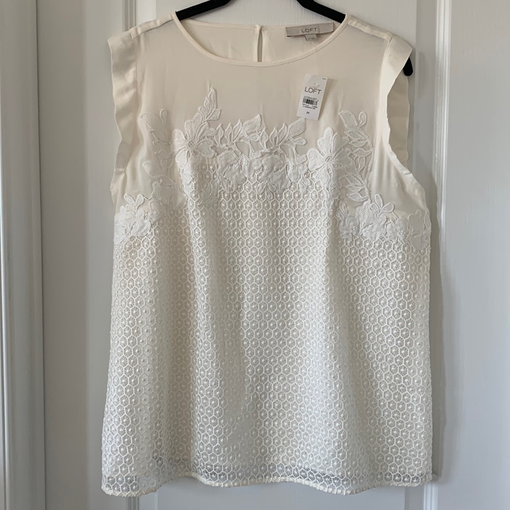 NWT LOFT Embroidered Flutter Sleeves Top Suze Medium